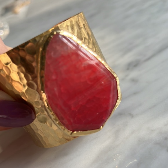 Pink Agate or Quartz Hammered Gold Cuff Bracelet - Picture 2 of 4